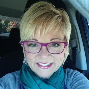 Meet your Posher, Joni